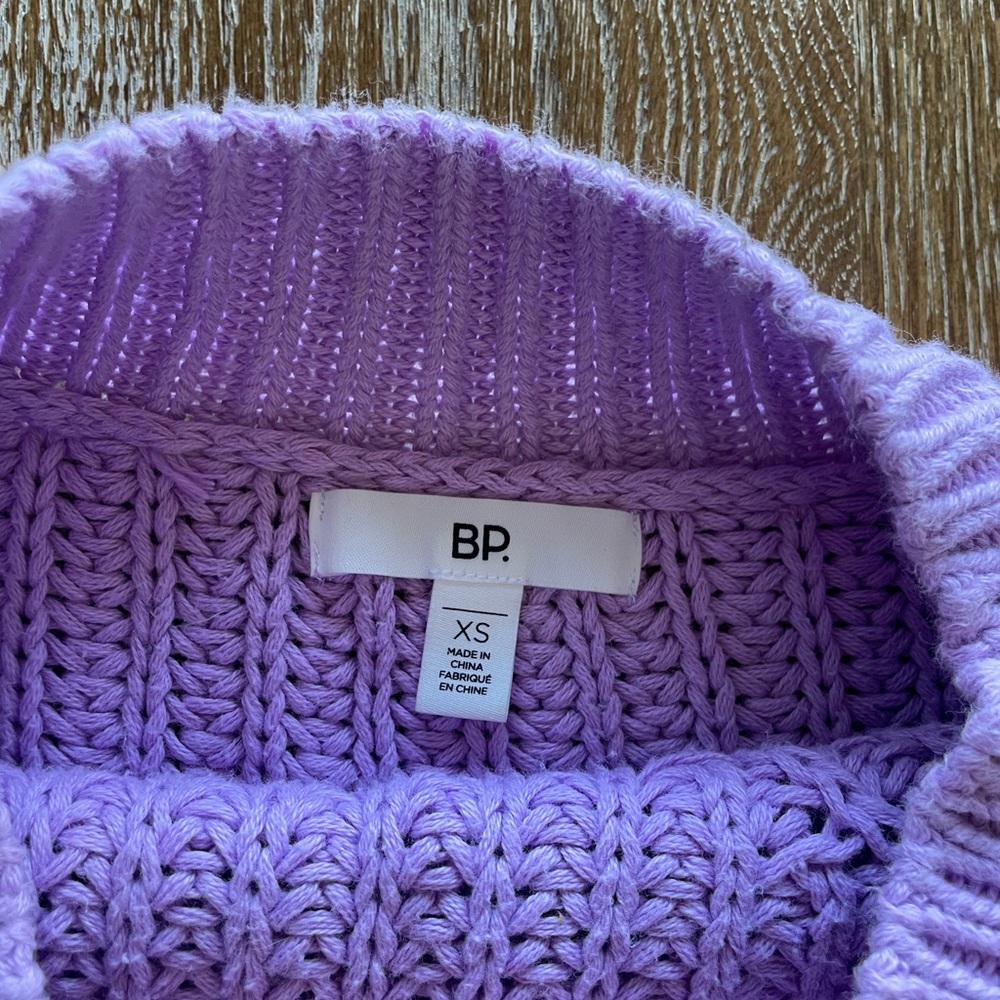 Cropped Sweater - Picture 2 of 3